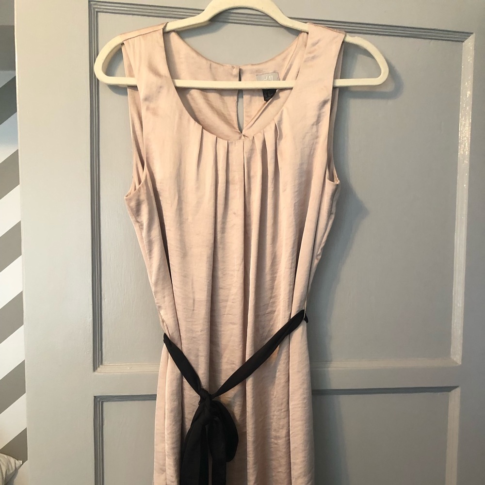 H&M cream shift dress with black ribbon belt
